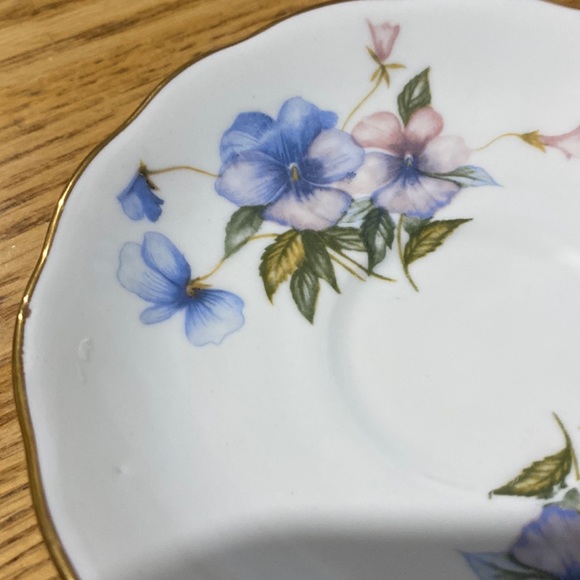 Crown Ceramics Ltd. India. Teacup and saucer, Fine Bone China - Picture 5 of 6